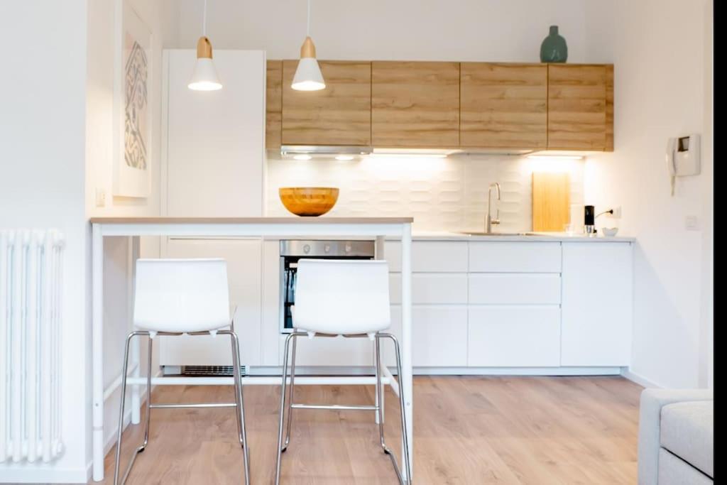 Apartment Luxury 1 Bedroom Apartment, Close To San Siro, Fiera And 10 Min Metro To Duomo Mailand