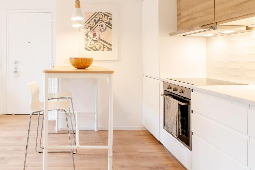 Apartment Luxury 1 Bedroom Apartment, Close To San Siro, Fiera And 10 Min Metro To Duomo Mailand